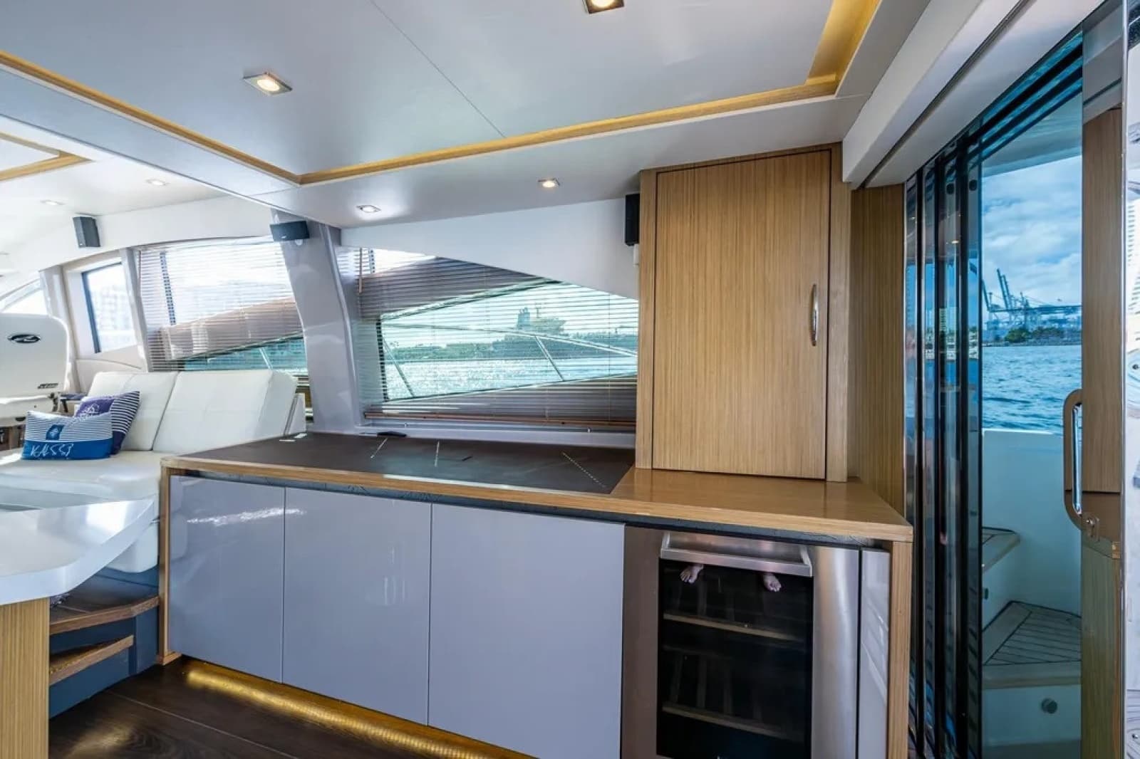 2018 Sea Ray L550 Fly