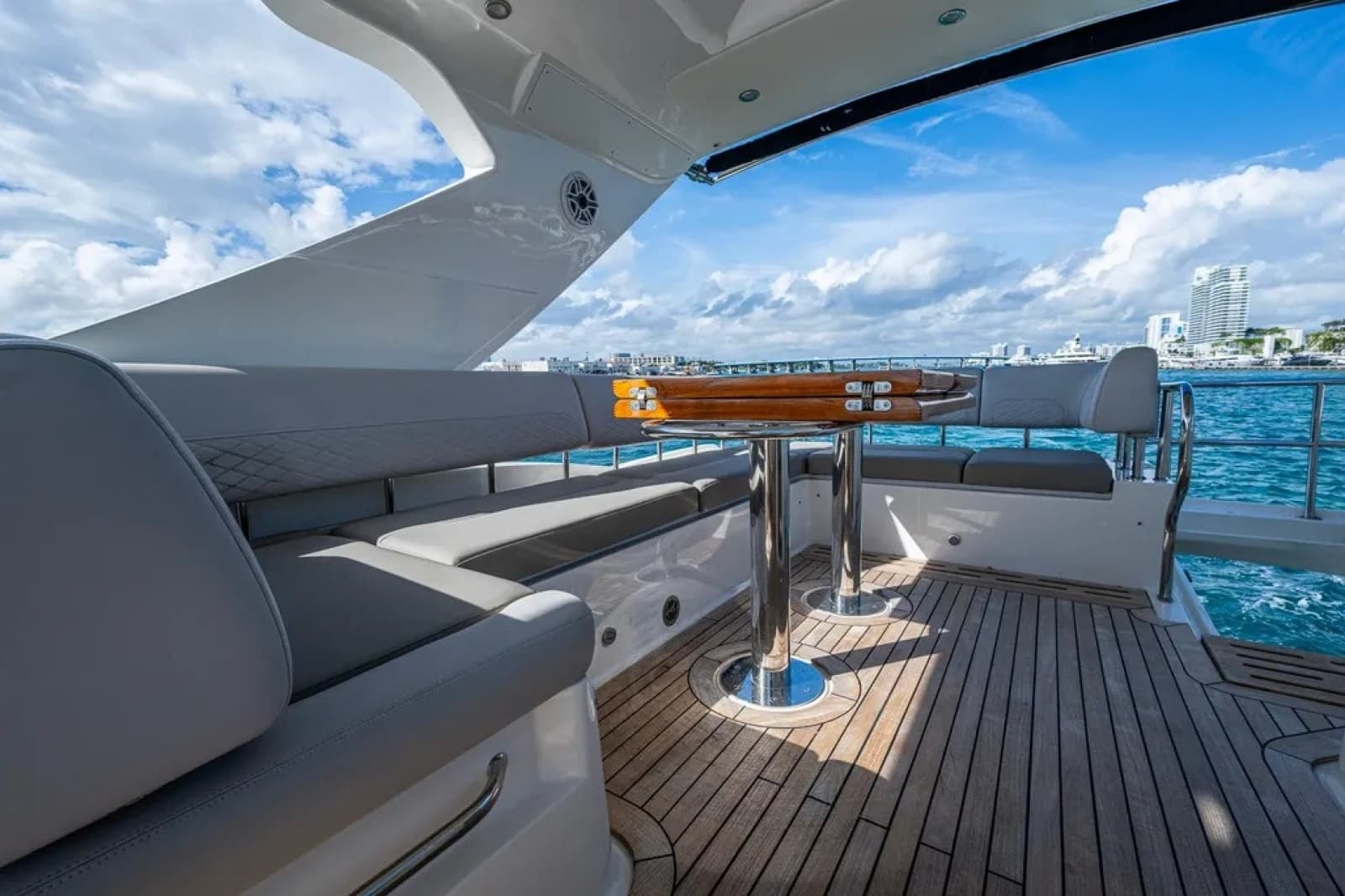 2018 Sea Ray L550 Fly