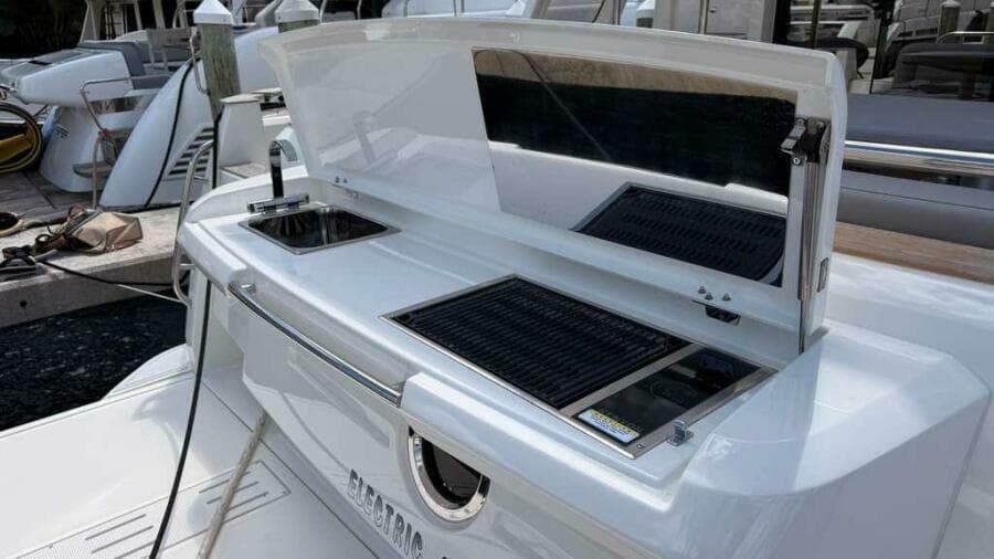 2024 Greenline 48 Fly Hybrid