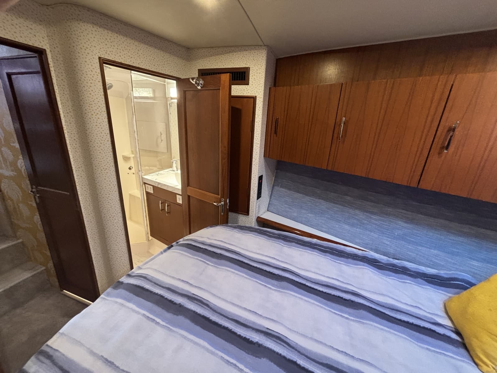1995 Ocean Cockpit Motor Yacht