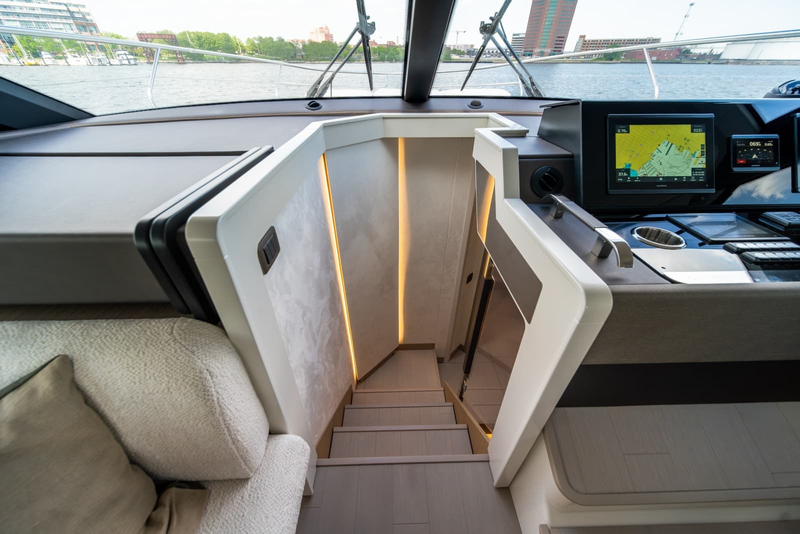 2025 Prestige F4.9