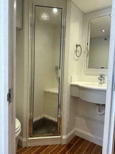 Crew Head And Shower