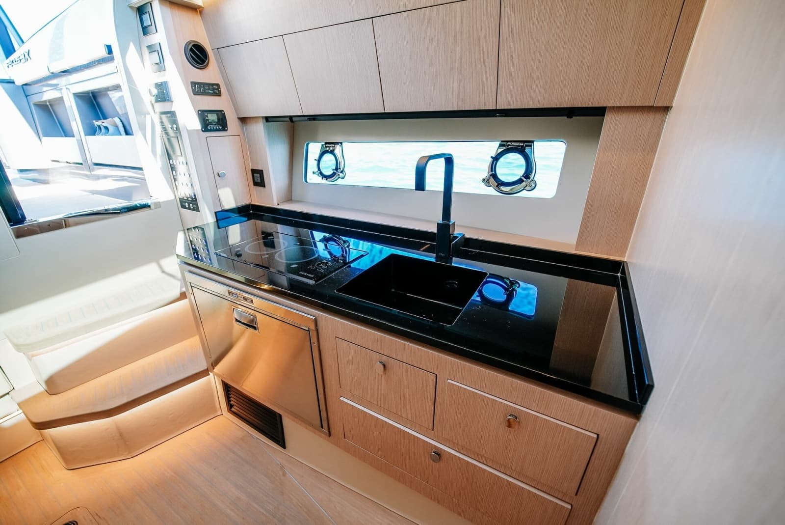 2027 Focus Motor Yachts 3X