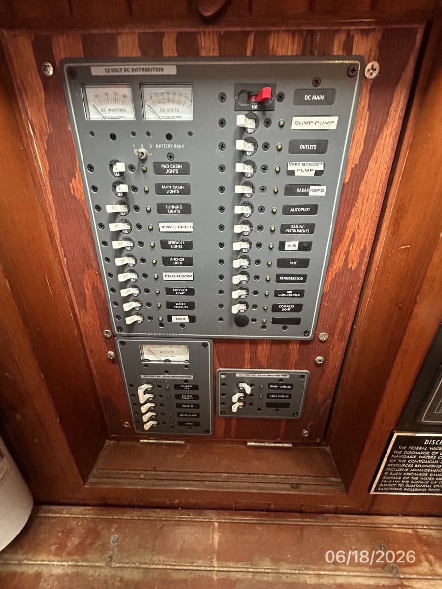 37' Tayana electrical panel1