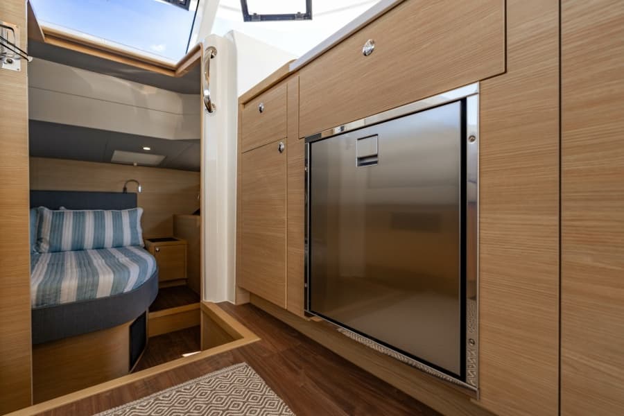 2024 Aquila 44 Yacht