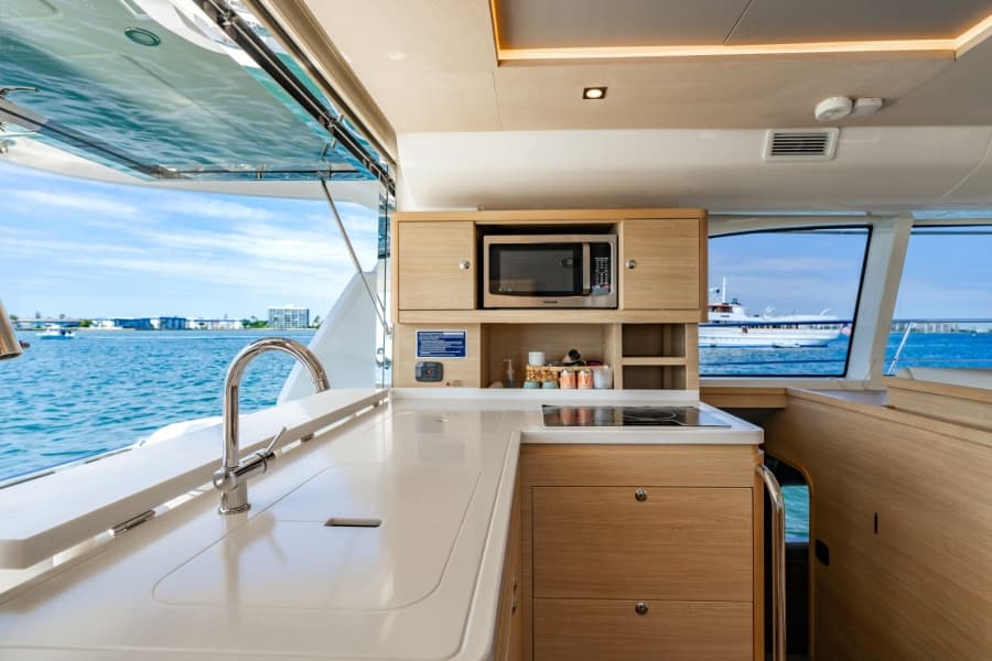 2024 Aquila 44 Yacht