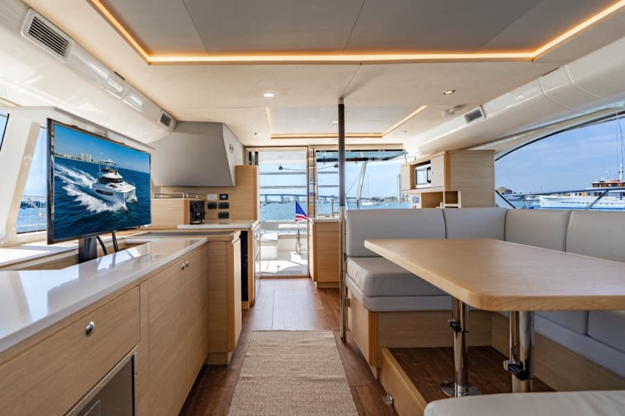 2024 Aquila 44 Yacht