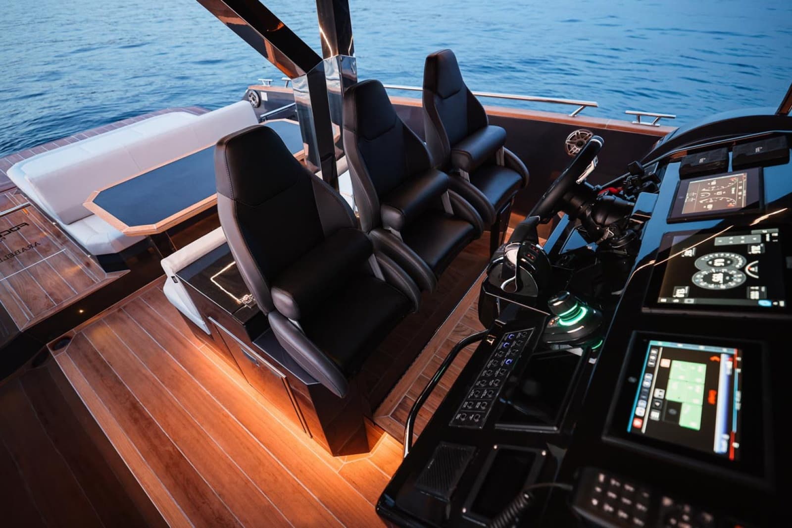2027 Focus Motor Yachts Forza