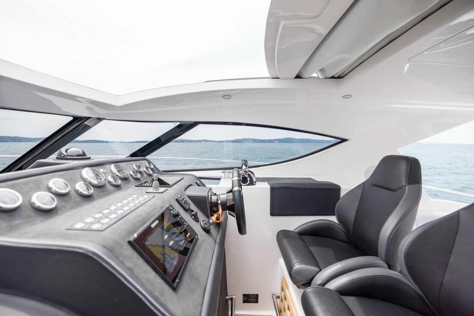 2027 Focus Motor Yachts Power