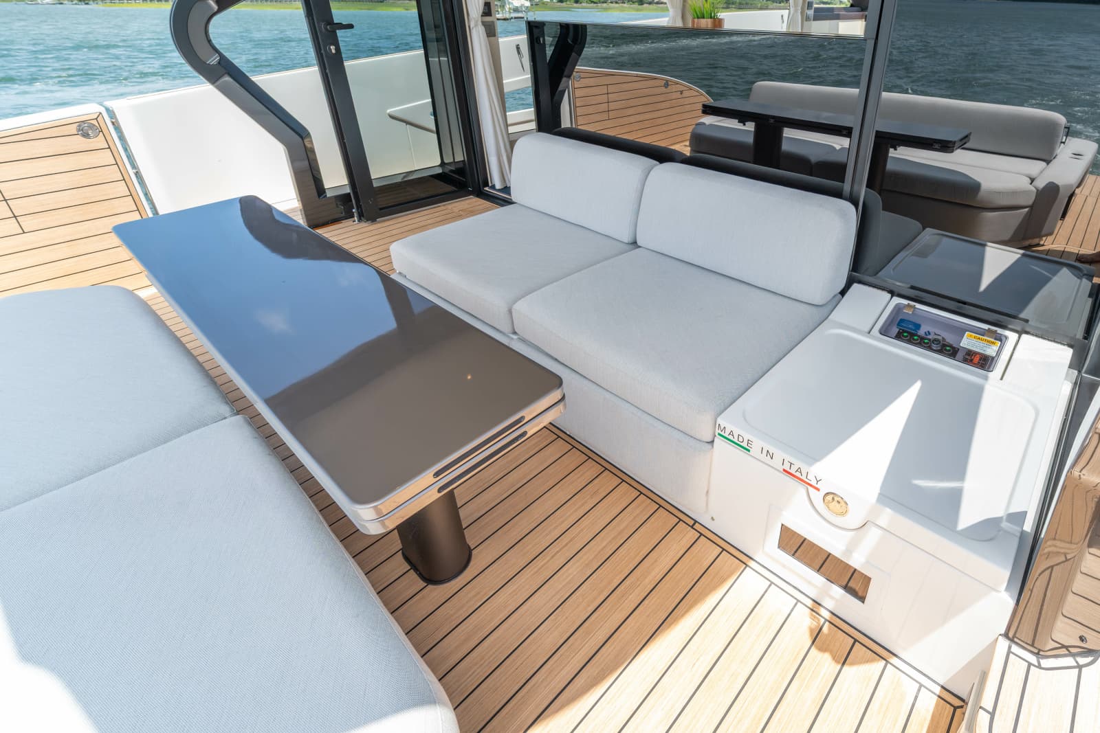 2025 Azimut Seadeck 6
