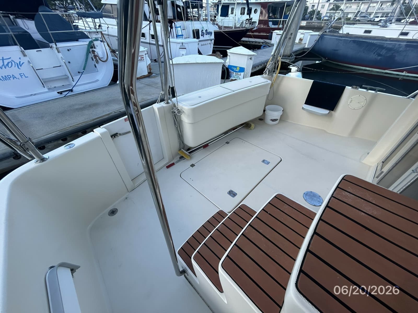 40' Mainship aftdeck2