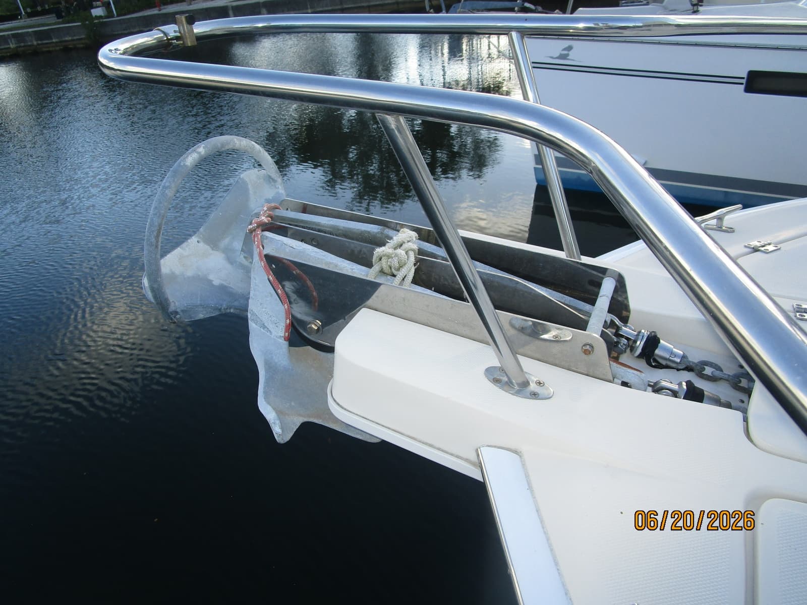 40' Mainship anchors2