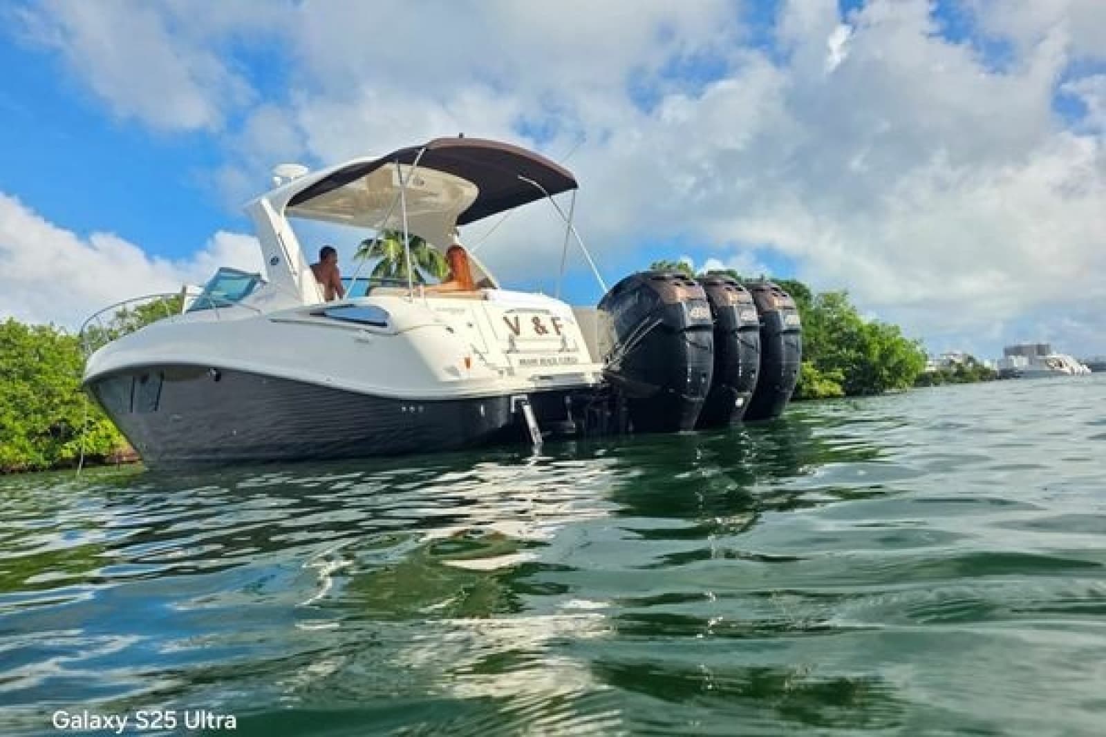 2010 Sea Ray 370 Sundancer