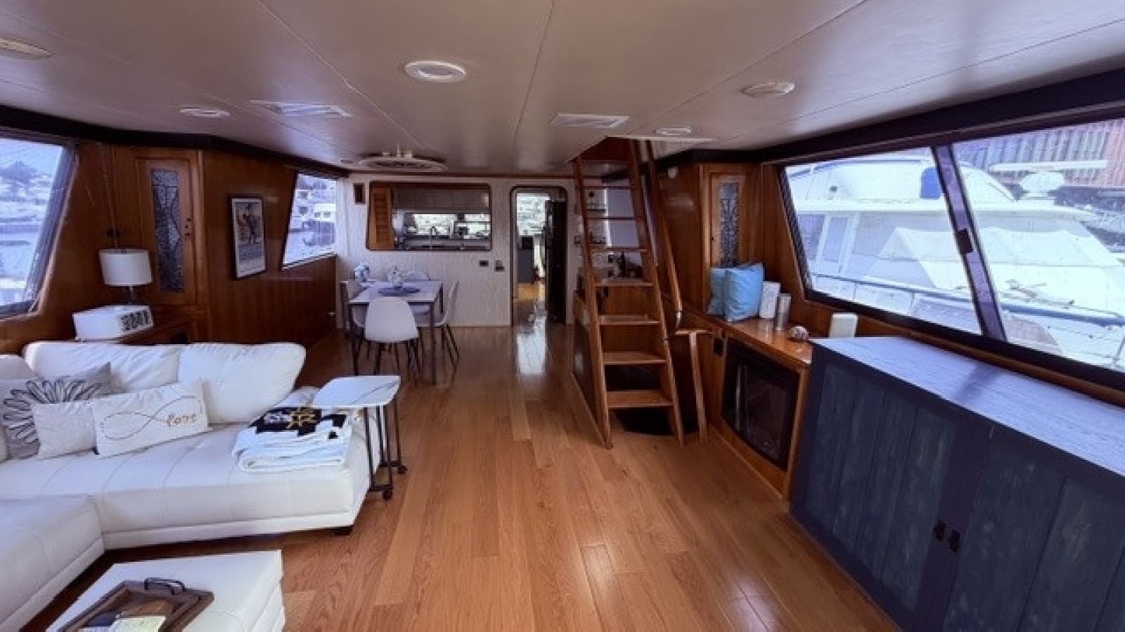 1990 Viking 55 Motor Yacht