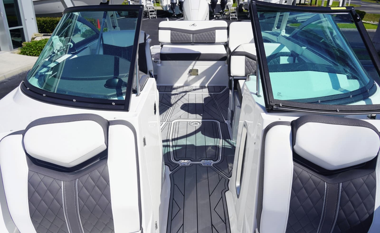 2023 Monterey 255SS