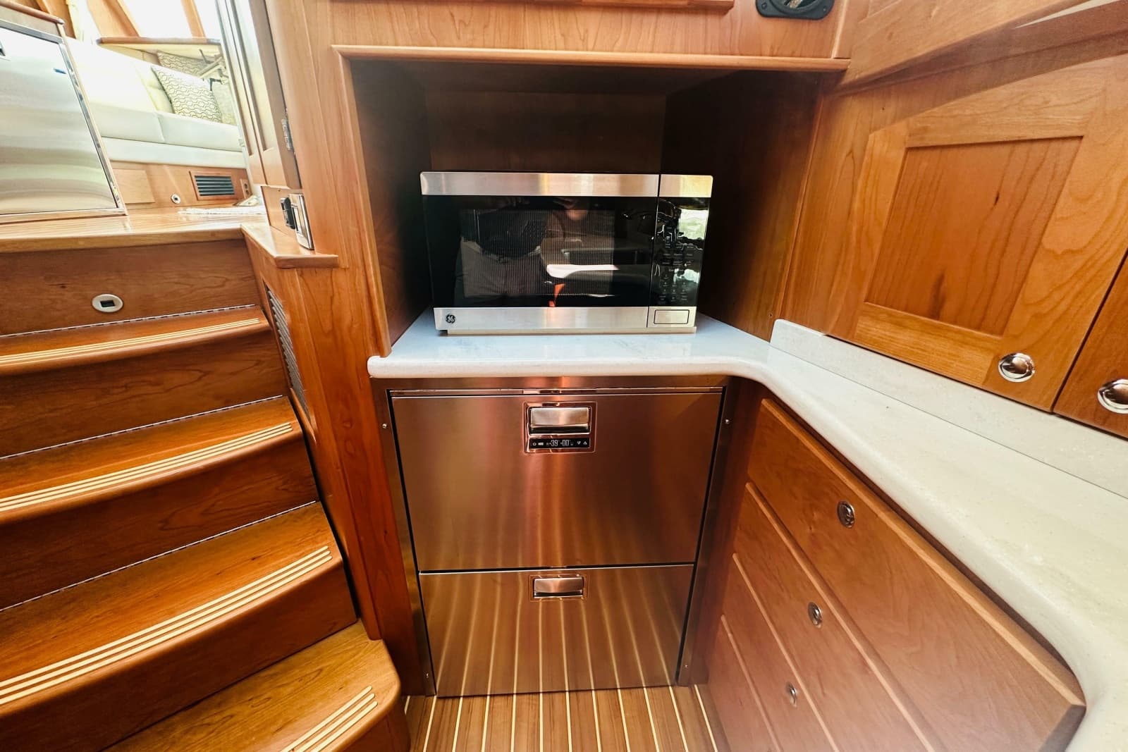 2025 Sabre 48 Salon Express