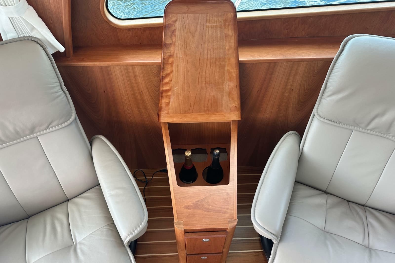 2025 Sabre 48 Salon Express