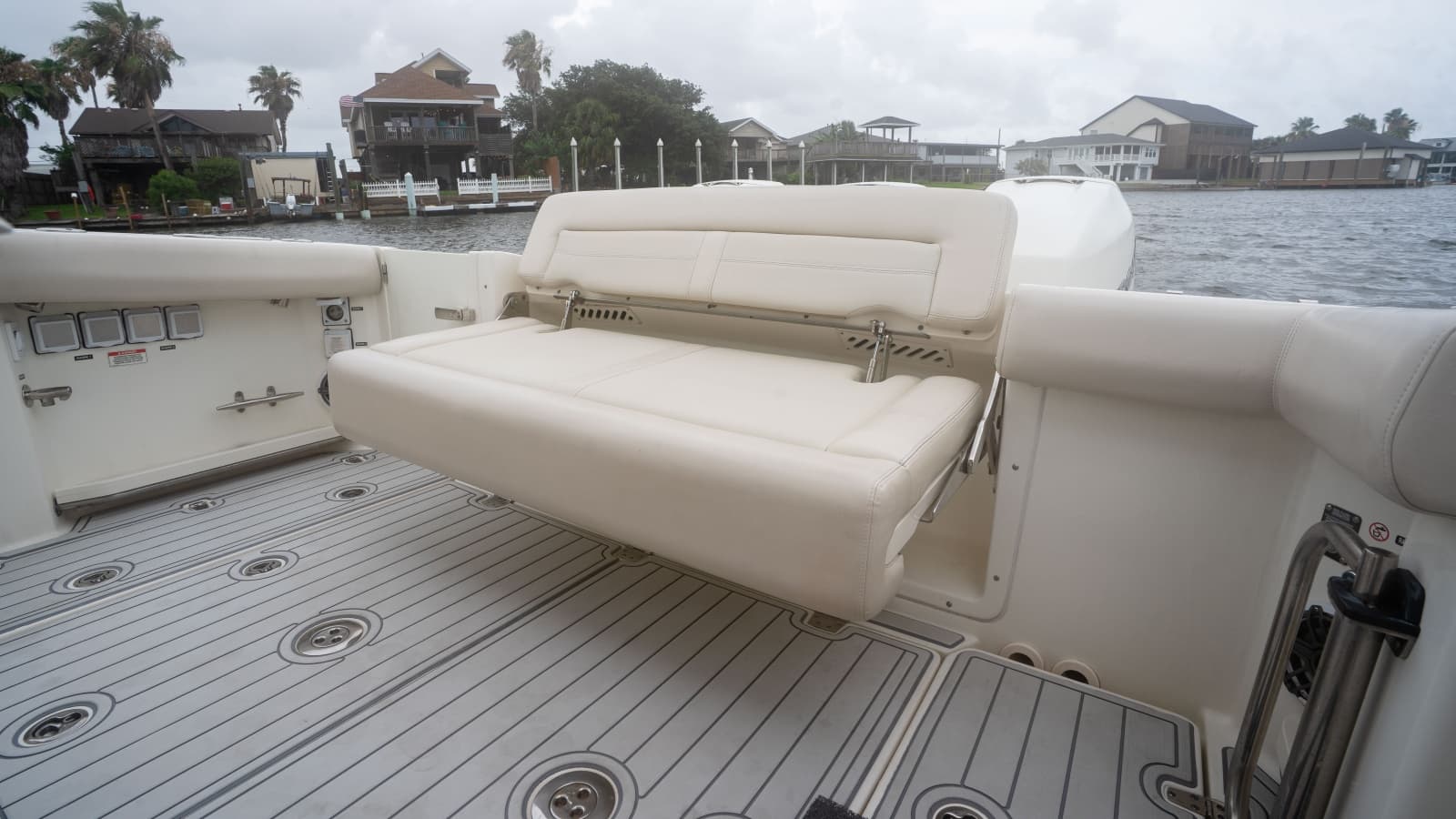 2019 Boston Whaler 350 Realm