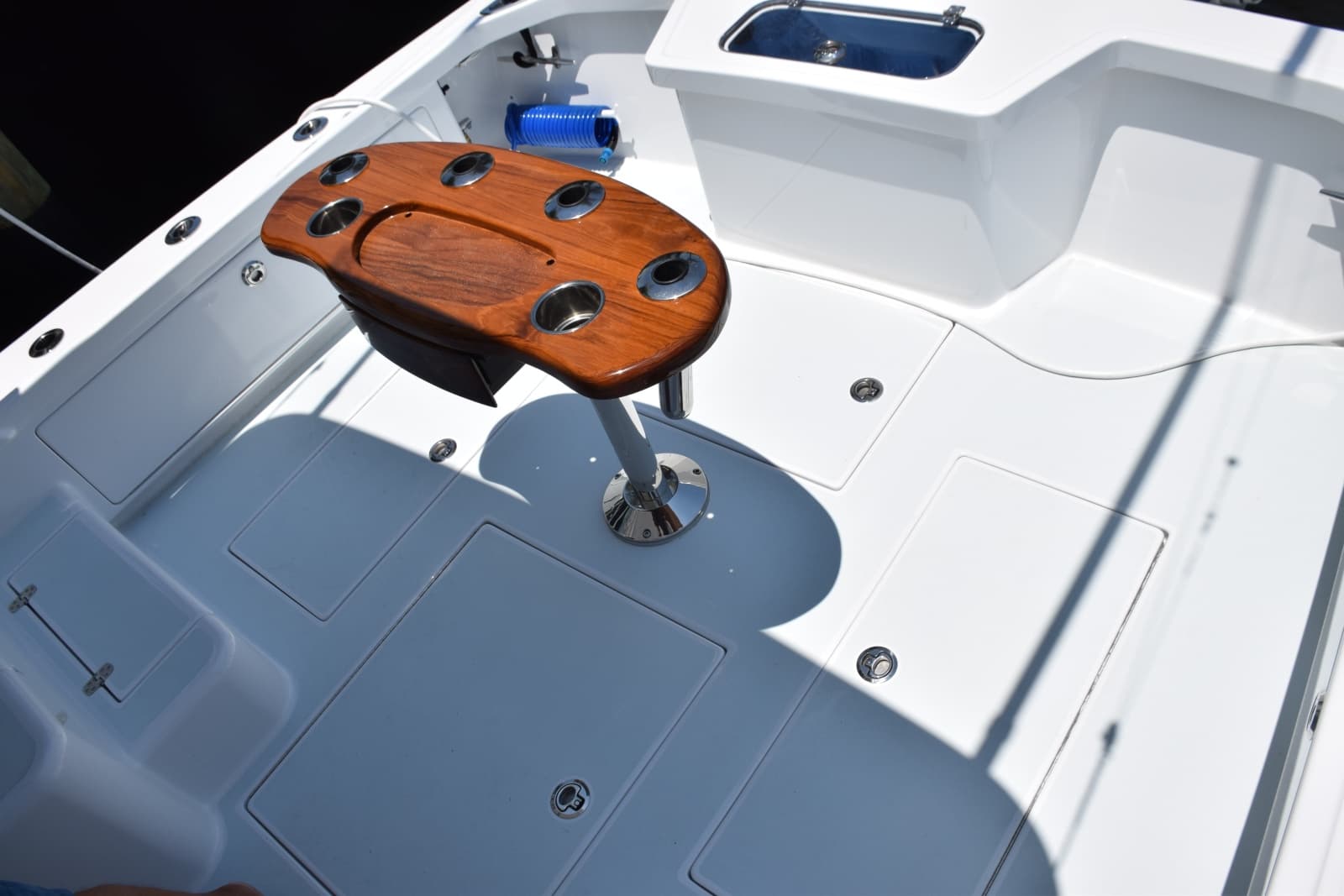  Non Skid Cockpit Deck With Transom Live Bait Well