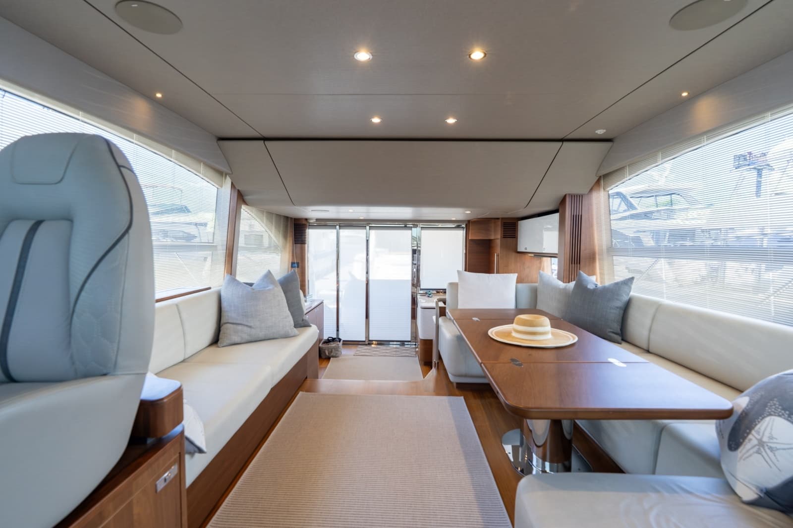 2021 Princess F55