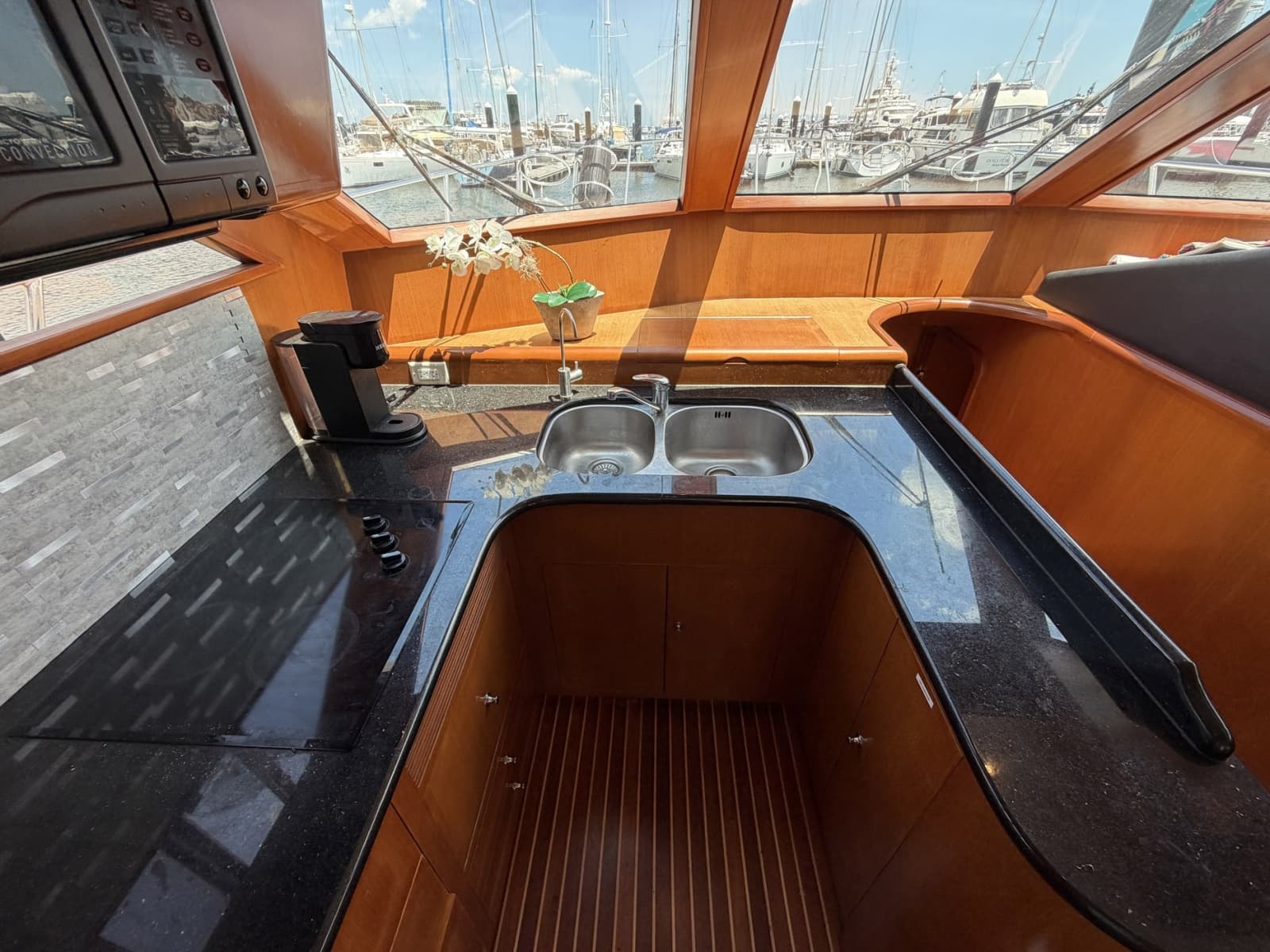 2005 Ocean Alexander 