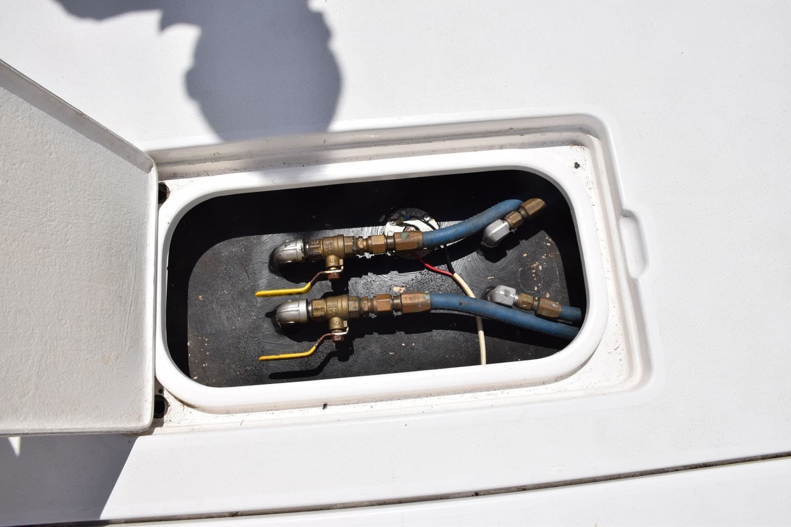 Fuel Shutoff Valves And Return Lines