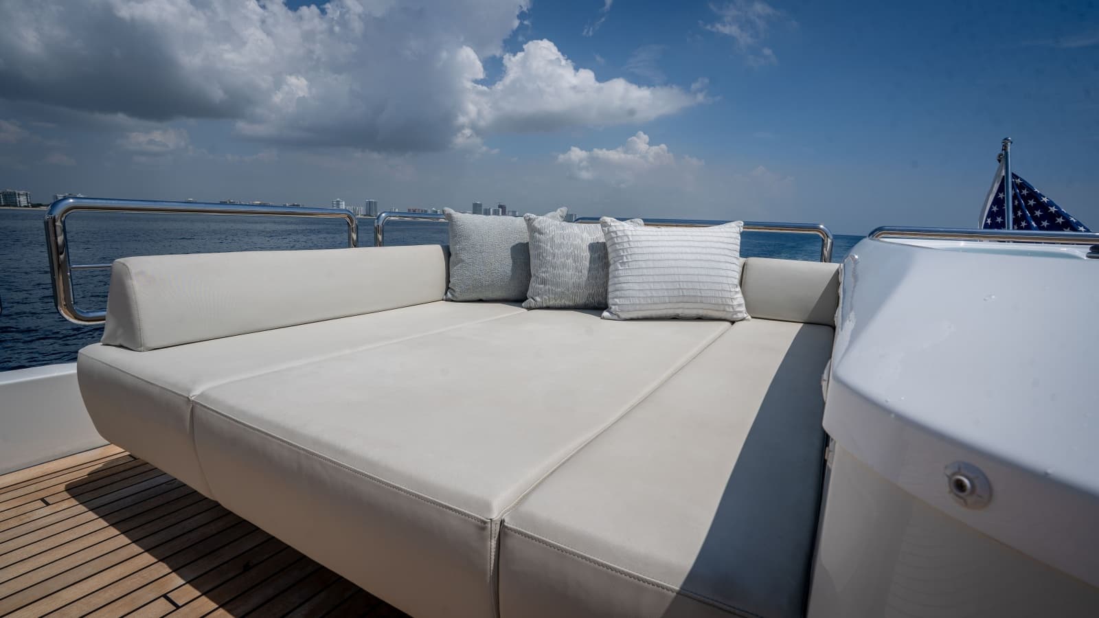 2025 Ocean Alexander 32L