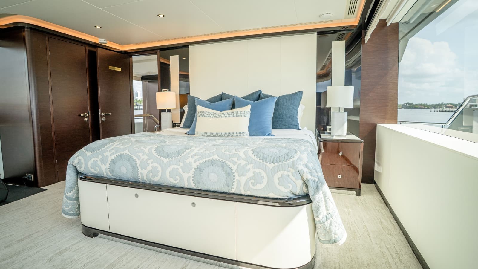 2025 Ocean Alexander 32L