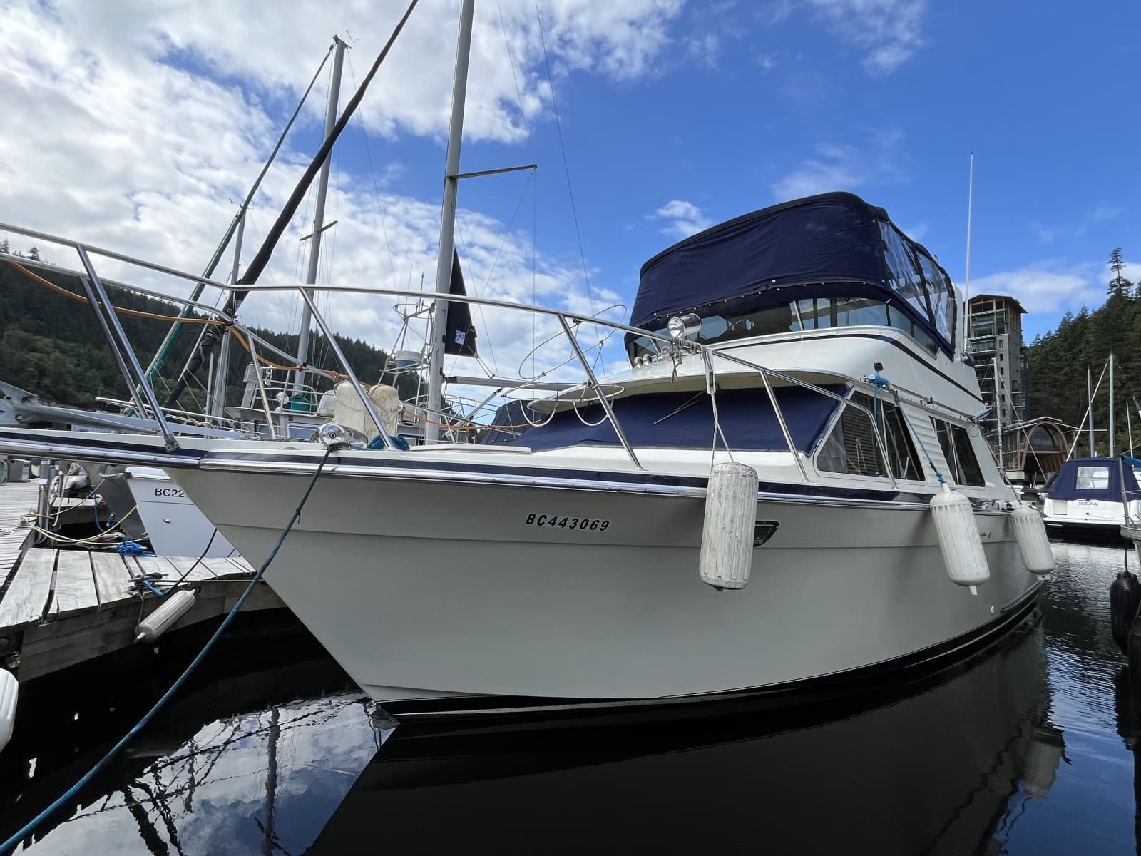 1989 Tollycraft 30' Sport Cruiser