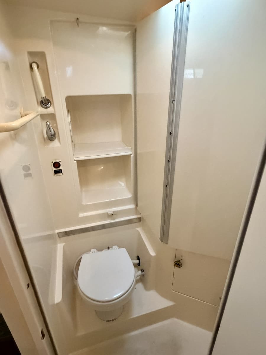 1996 Carver 310 Mid Cabin Express