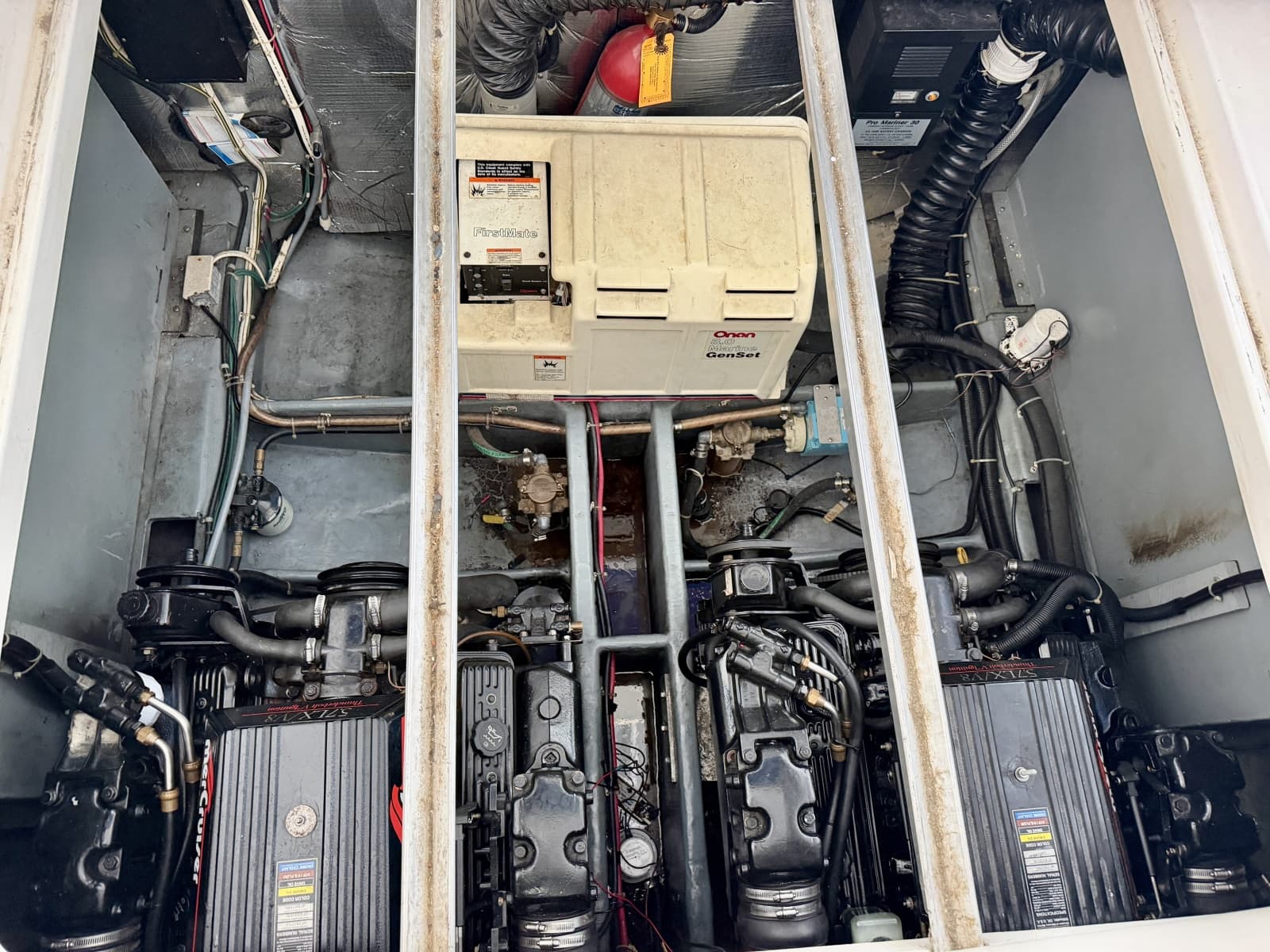 1996 Carver 310 Mid Cabin Express