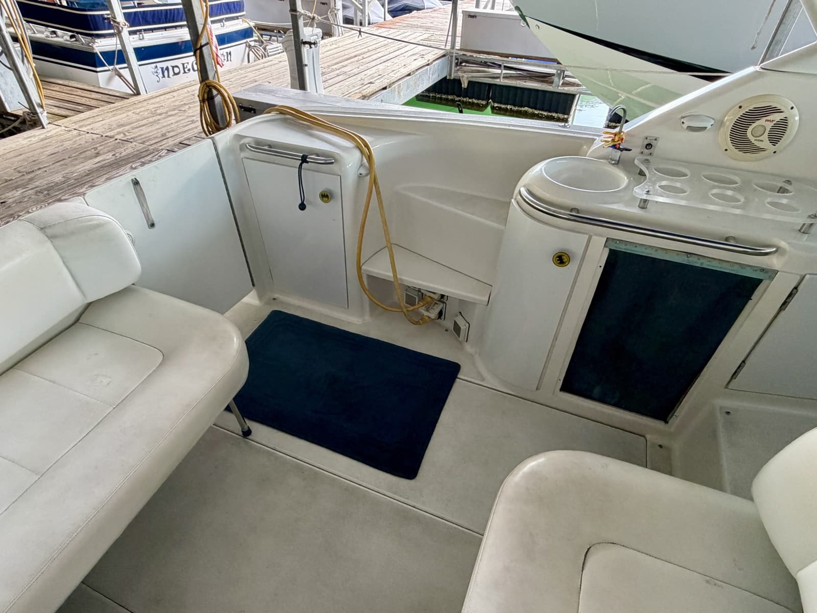 1996 Carver 310 Mid Cabin Express