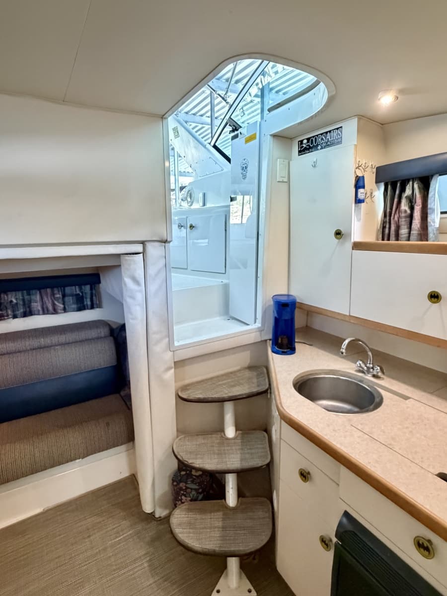 1996 Carver 310 Mid Cabin Express