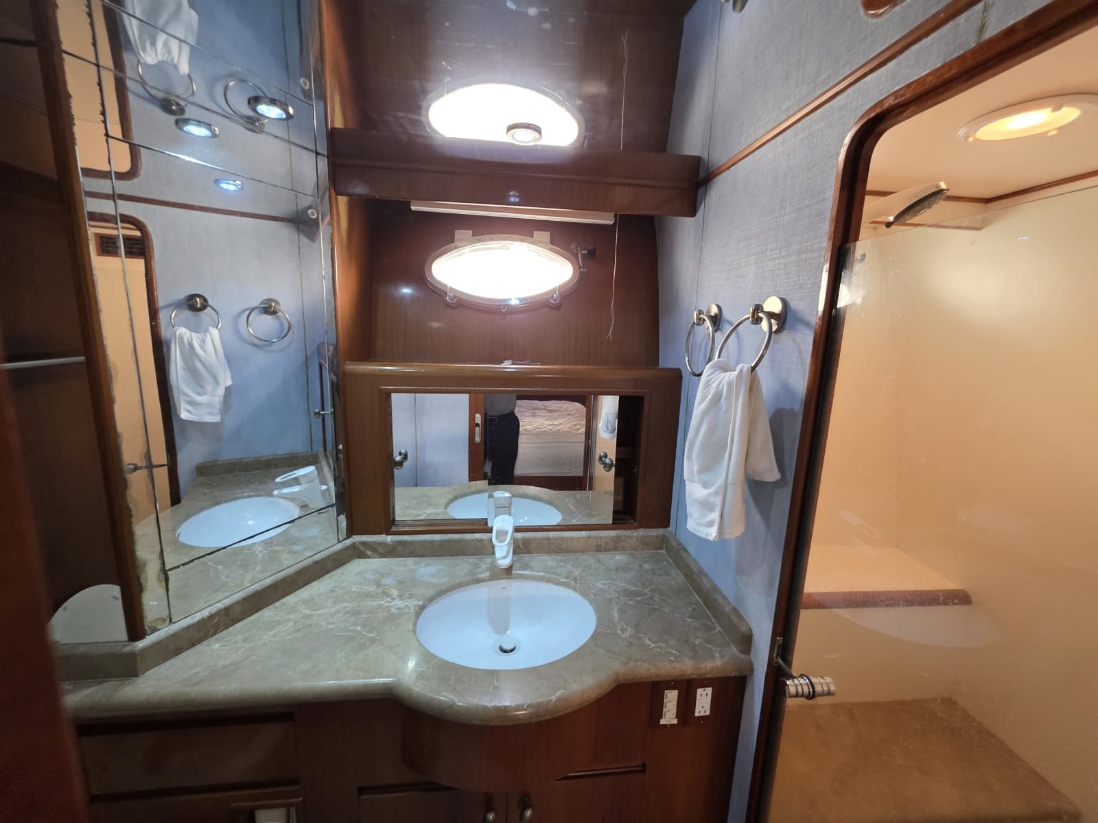 2000 Ocean Alexander 60 Trawler