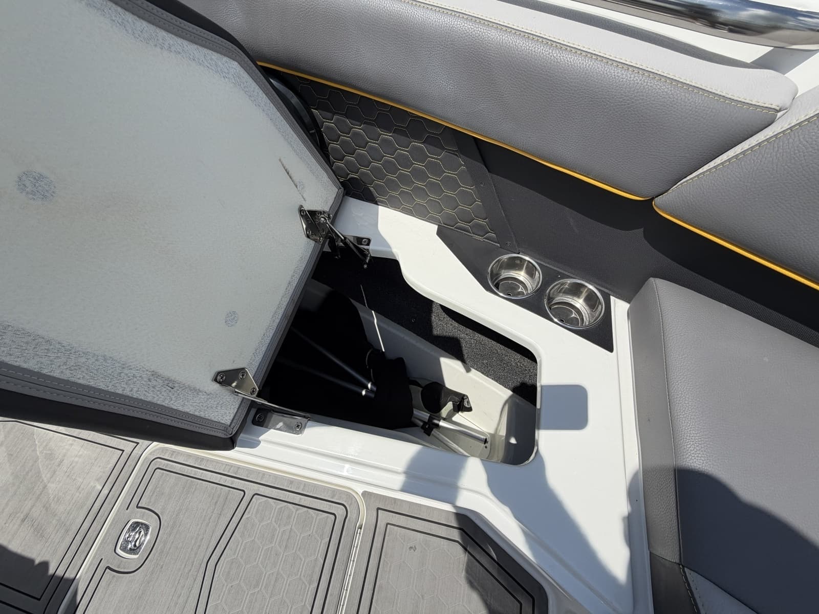 2021 Cobalt R8 Surf
