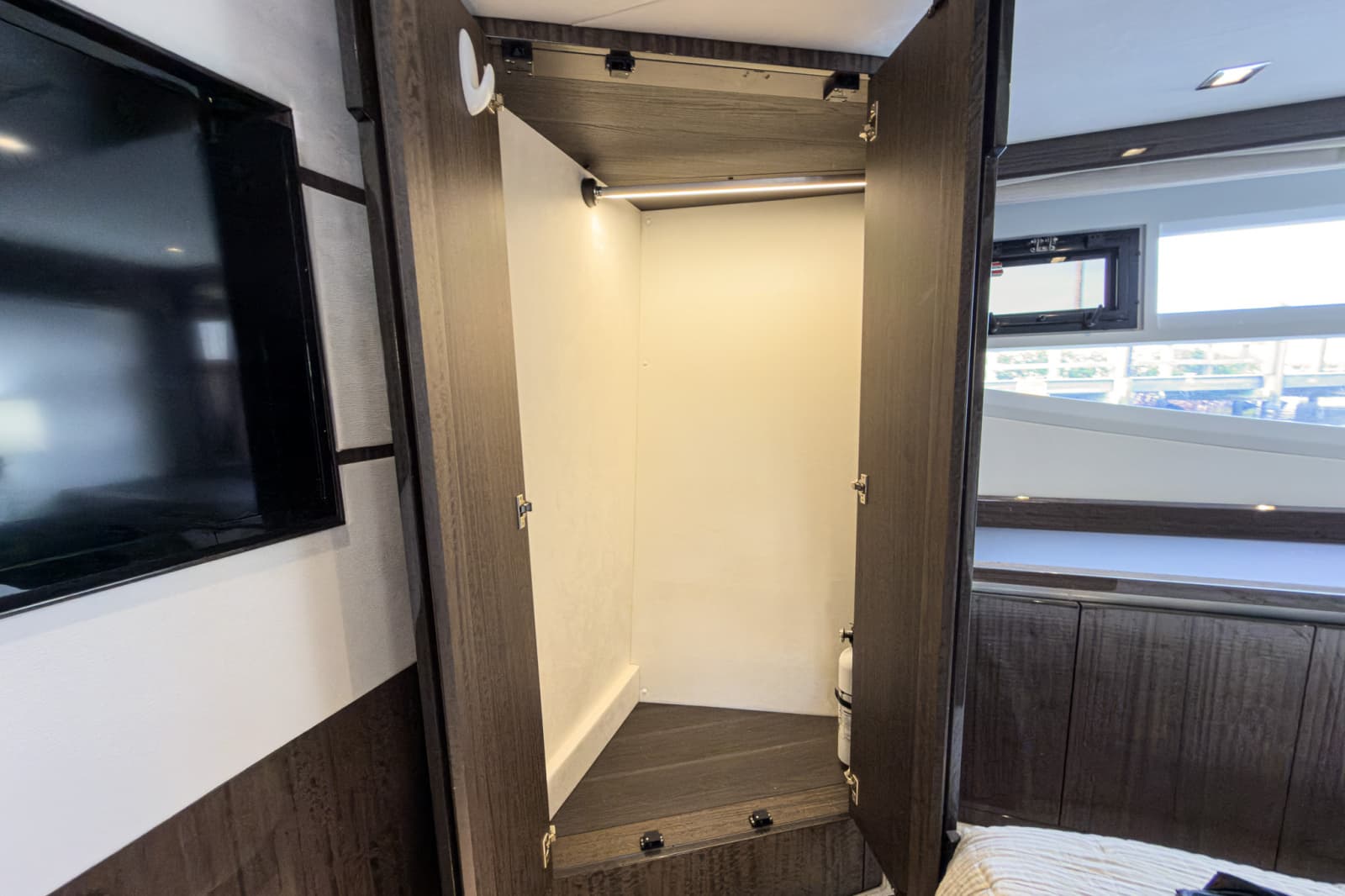 2022 Galeon 550 Fly