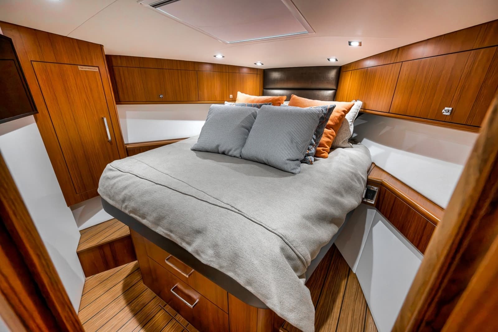 2023 Hatteras GT45X