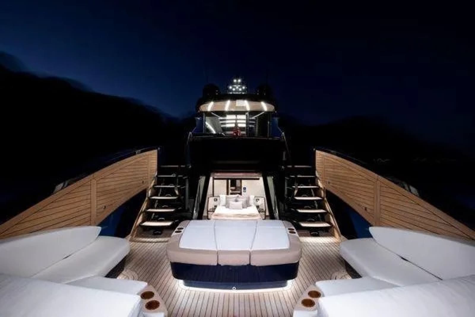 2023 Lazzara Yachts 
