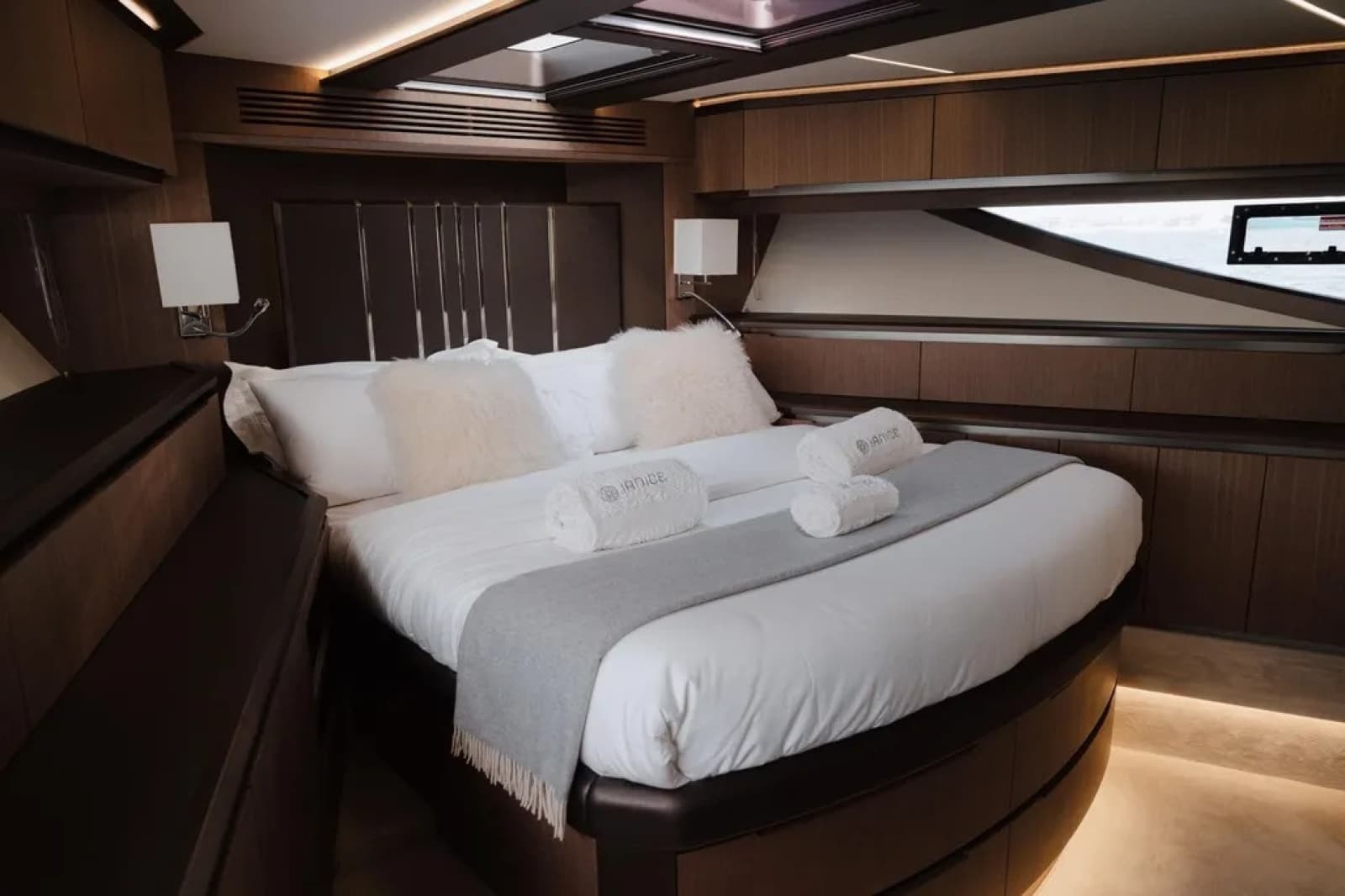 2023 Galeon 