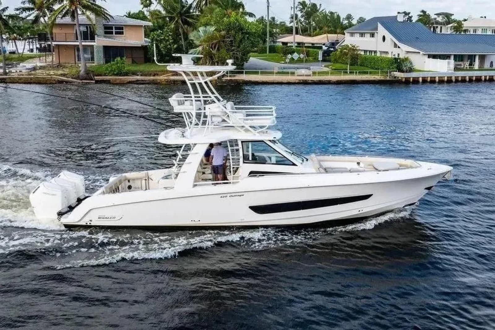 2022 Boston Whaler 