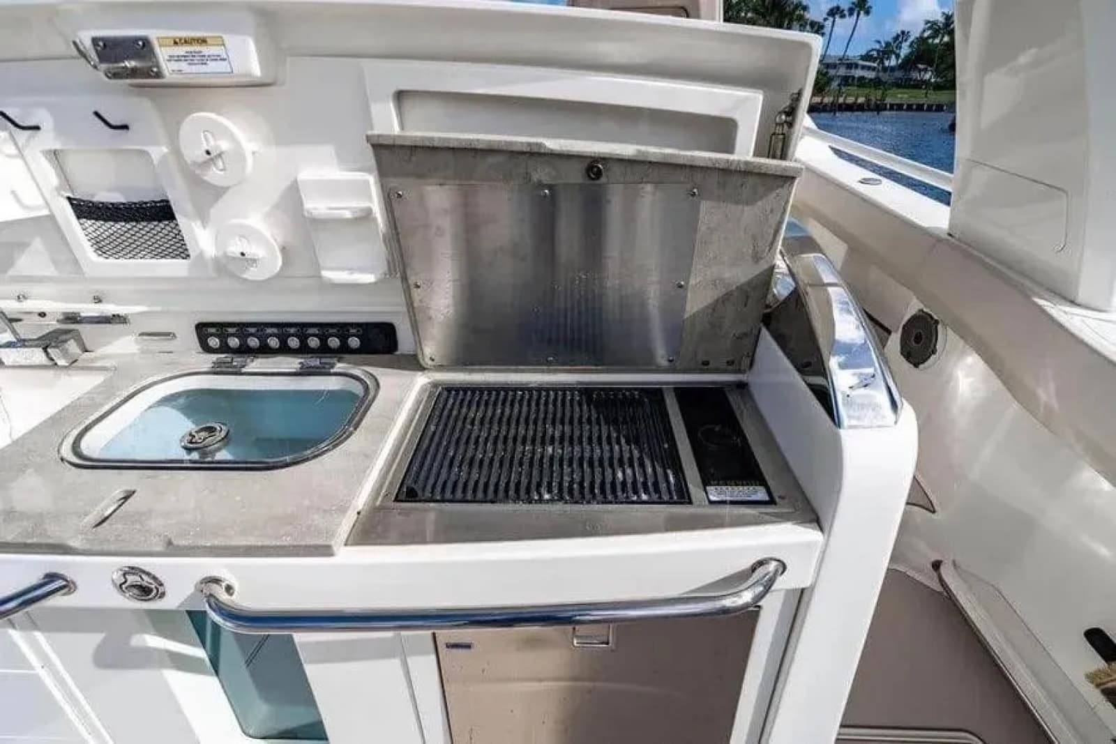 2022 Boston Whaler 