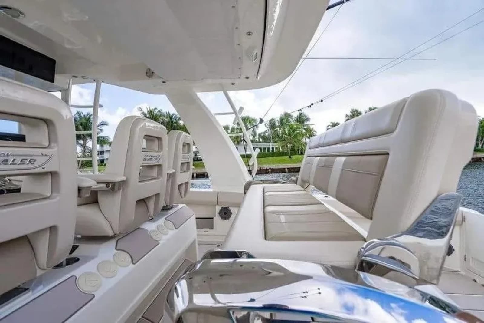 2022 Boston Whaler 