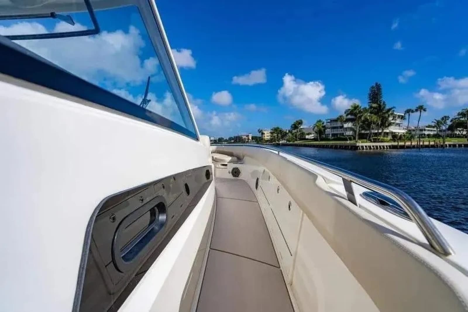 2022 Boston Whaler 