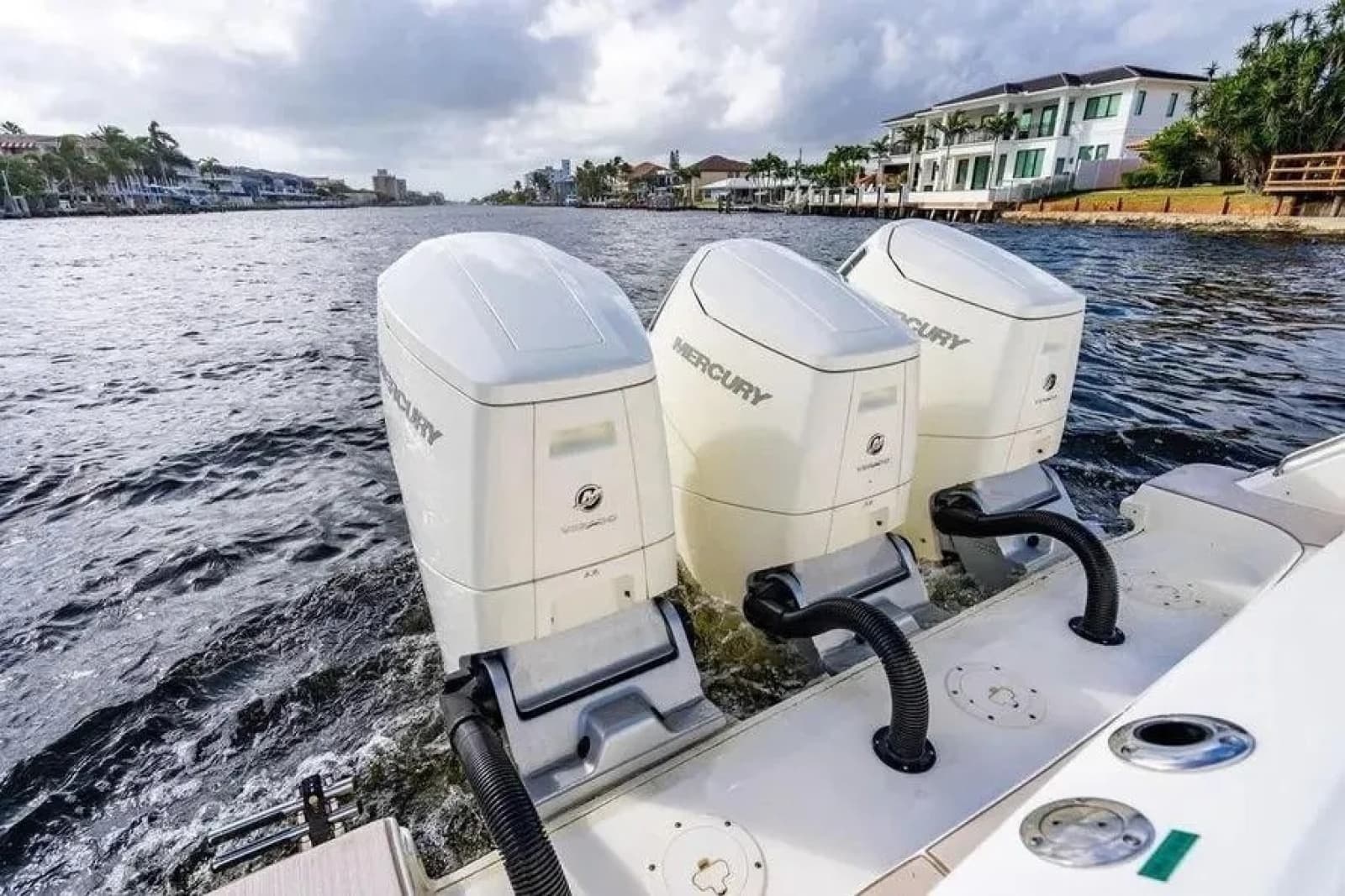 2022 Boston Whaler 