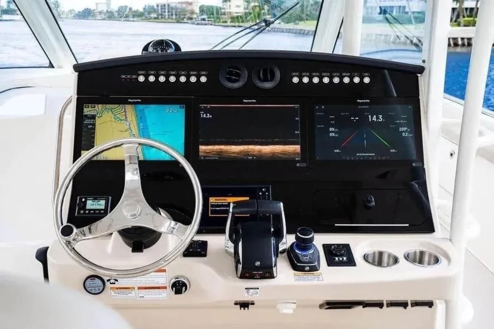 2022 Boston Whaler 
