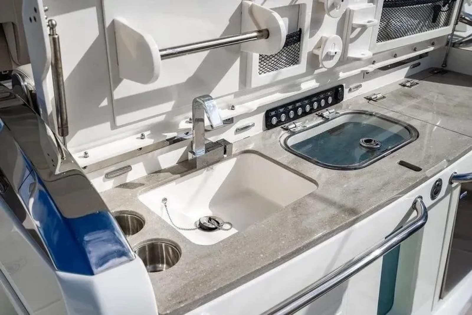 2022 Boston Whaler 