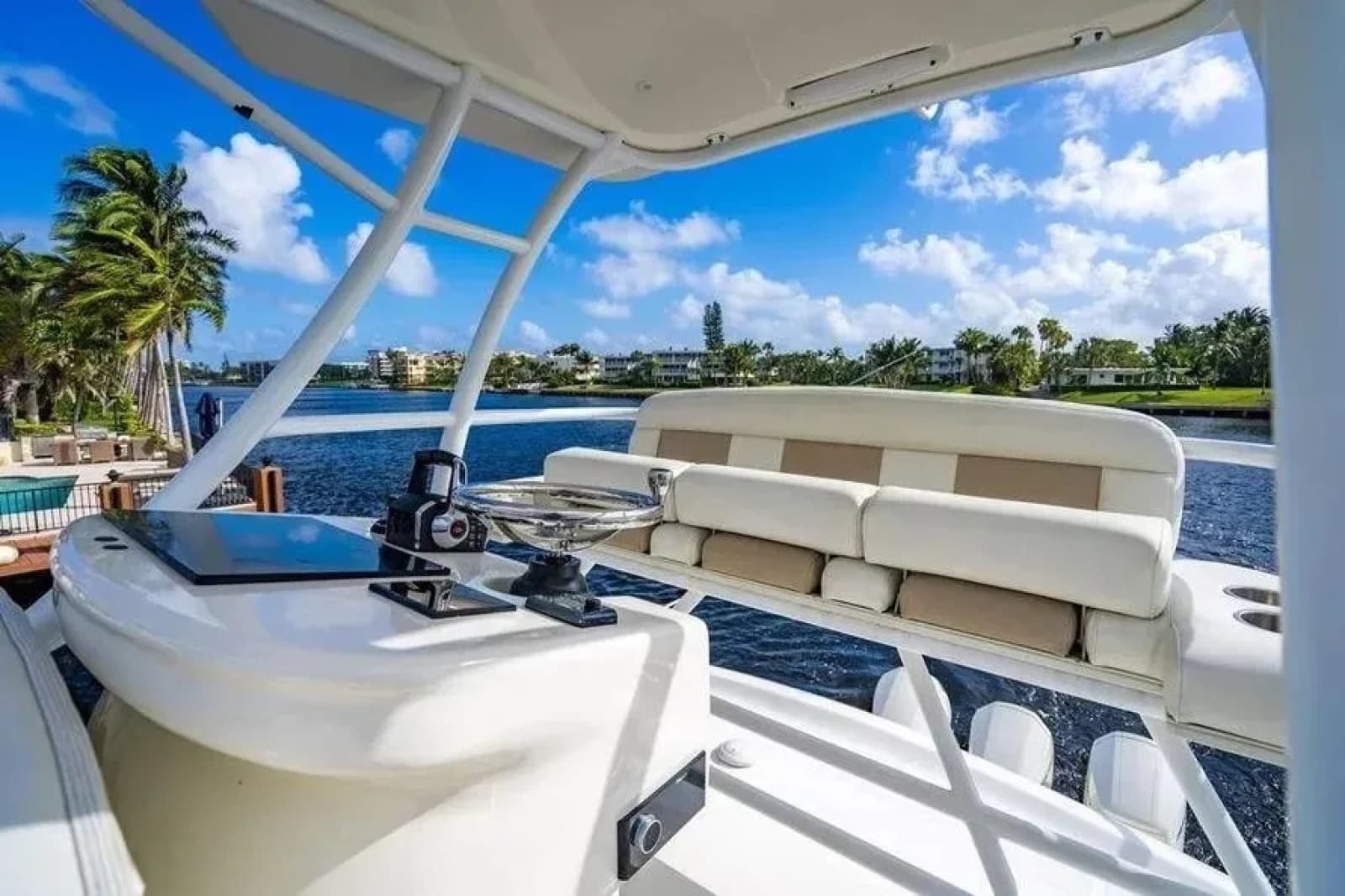 2022 Boston Whaler 