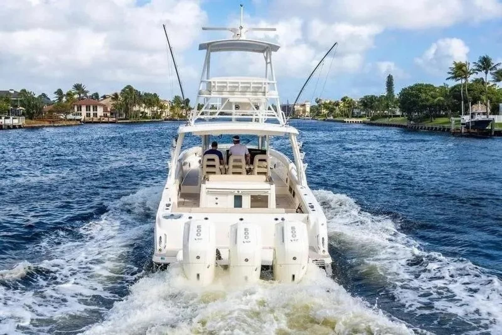 2022 Boston Whaler 