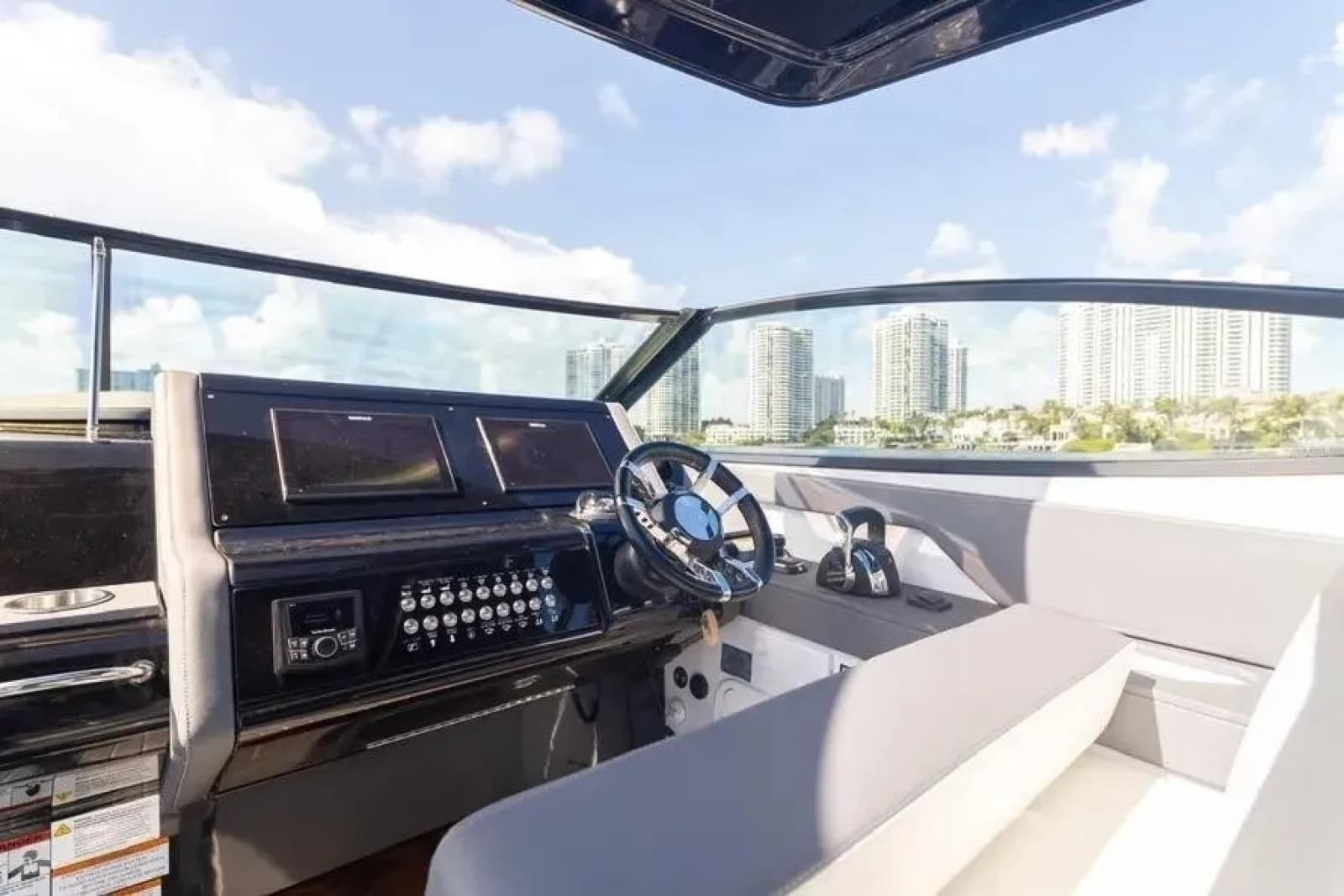 2021 Cruisers Yachts 