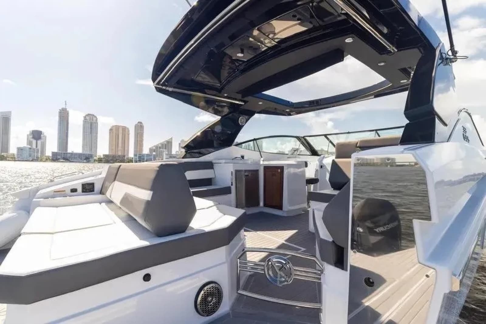 2021 Cruisers Yachts 